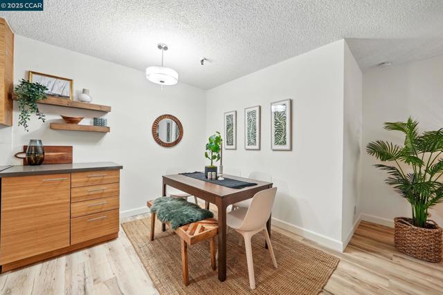 325 Lenox Ave, Oakland CA: https://media.crmls.org/mediaz/329f15b9-b790-42ef-b7a6-63b35e93a404.jpg