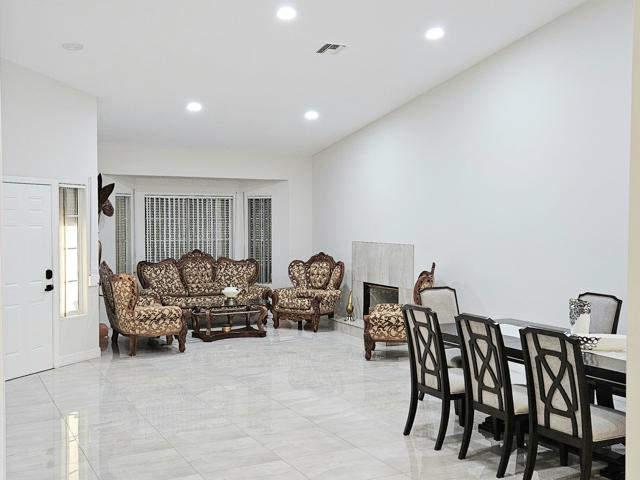 68520 Risueno Road, Cathedral City CA: https://media.crmls.org/mediaz/329f1687-cfca-4bbb-997e-04cdbc88b297.jpg