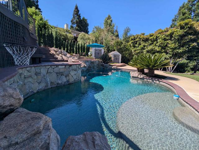 324 Merrilee Place, Danville CA: https://media.crmls.org/mediaz/329f3090-3a1b-4909-8768-a61a81fe7dcd.jpg