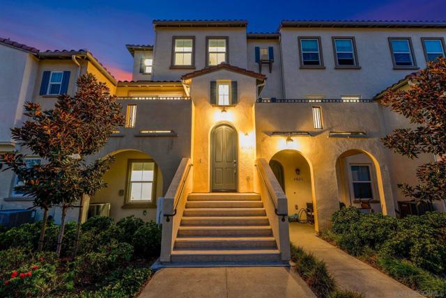 4382 Pacifica Way, Oceanside CA: https://media.crmls.org/mediaz/329f393e-2ca3-47cb-9991-286d9d024175.jpg