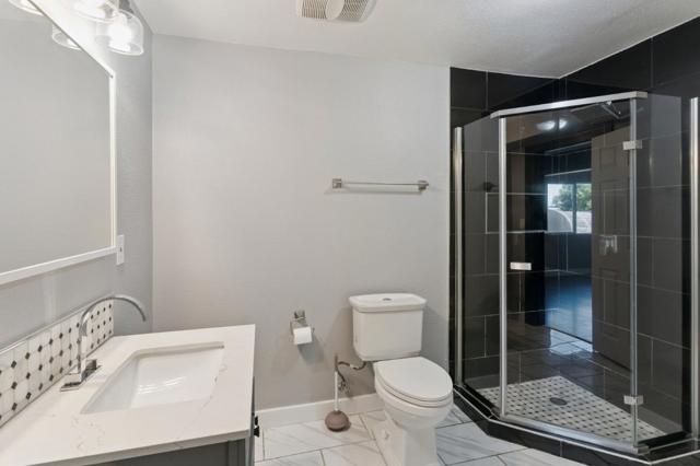 2521 Grande Vista Avenue, Oakland CA: https://media.crmls.org/mediaz/329f3a37-2c31-43b8-a86d-bd7f793ad394.jpg