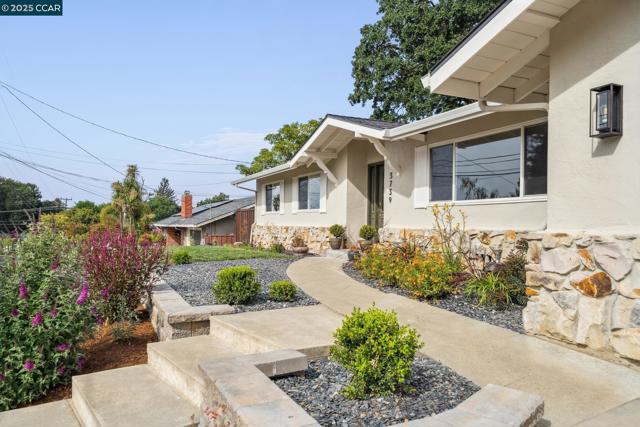 3739 Northridge Dr, Concord CA: https://media.crmls.org/mediaz/329f65b4-0cd6-49f1-9668-8d618b036df9.jpg