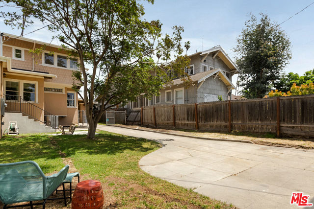 225 S Ardmore Avenue, Los Angeles CA: https://media.crmls.org/mediaz/329fc17d-2c9e-4515-9596-95807e986761.jpg