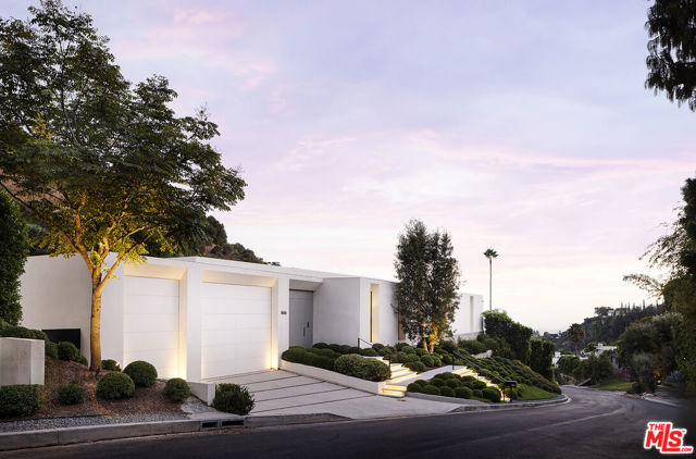 1616 Rising Glen Road, Los Angeles CA: https://media.crmls.org/mediaz/32a02fb5-f9e6-4ad1-9eee-59169a23853b.jpg