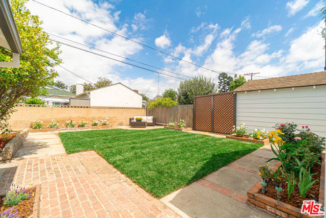 2912 Greenfield Avenue, Los Angeles CA: https://media.crmls.org/mediaz/32a04101-ebd9-4e2e-9682-cc609784473c.jpg