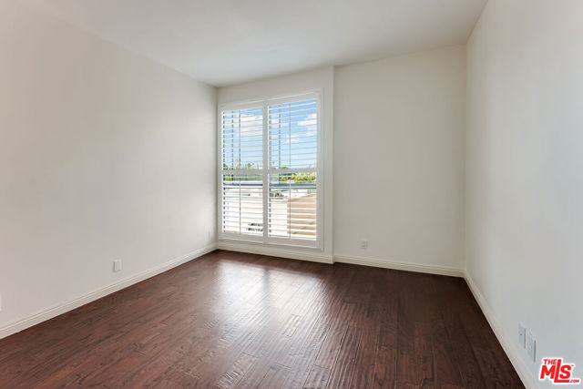 235 S Tower Drive, Beverly Hills CA: https://media.crmls.org/mediaz/32a07192-7539-4926-ba50-e41fcff76156.jpg