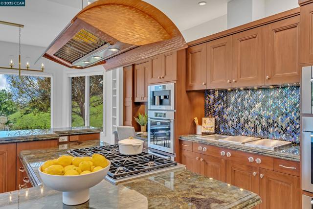 1121 Eagle Nest Ct, Danville CA: https://media.crmls.org/mediaz/32a079d1-d24e-4ef9-9079-71e3bbb1fcc0.jpg
