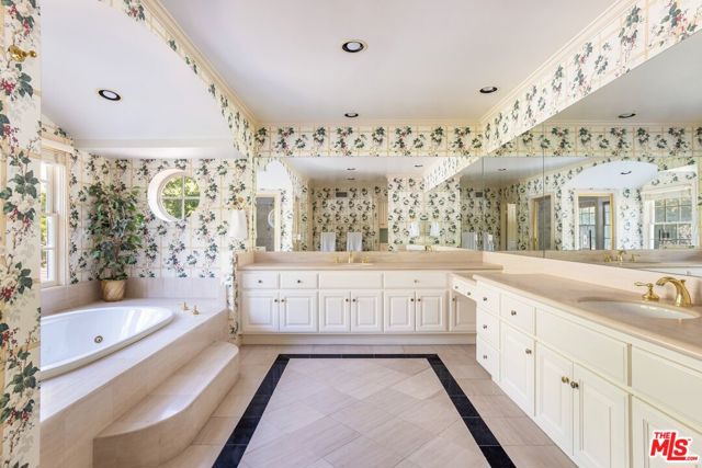 3734 Longridge Avenue, Sherman Oaks CA: https://media.crmls.org/mediaz/32a19f35-9d86-40ae-9233-87ceb0169713.jpg