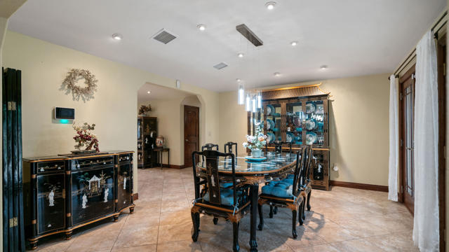 56800 Zuni Trail, Yucca Valley CA: https://media.crmls.org/mediaz/32a27ae6-d187-44ad-82a8-66ad96d09eb9.jpg