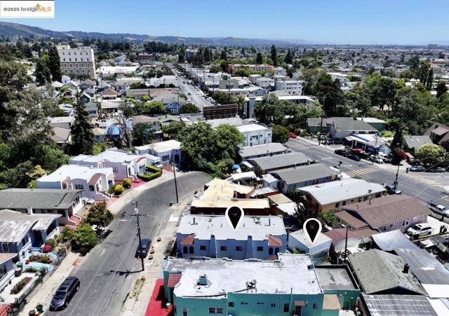 2775 E 21St St, Oakland CA: https://media.crmls.org/mediaz/32a2c419-8786-4937-ba84-845616ddb1d4.jpg
