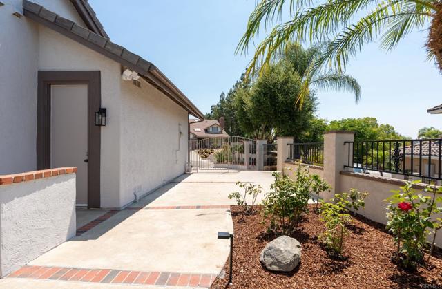 1337 Oak View Way, Escondido CA: https://media.crmls.org/mediaz/32a2d12f-63d1-48e9-8b09-4e4d00628b54.jpg