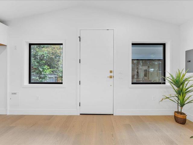 883 Rorke Way, Palo Alto CA: https://media.crmls.org/mediaz/32a2f5cd-7fbf-4d94-9d38-4298566bcf9f.jpg