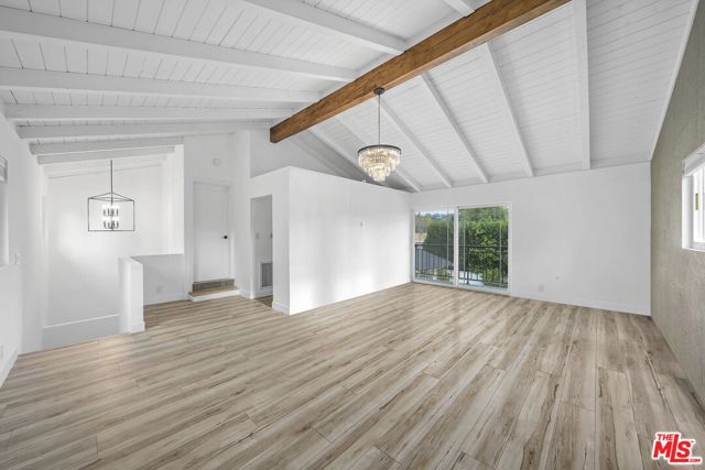 5614 Ponce Avenue, Woodland Hills CA: https://media.crmls.org/mediaz/32a2f79e-53c0-45e8-af70-e765799b44a5.jpg