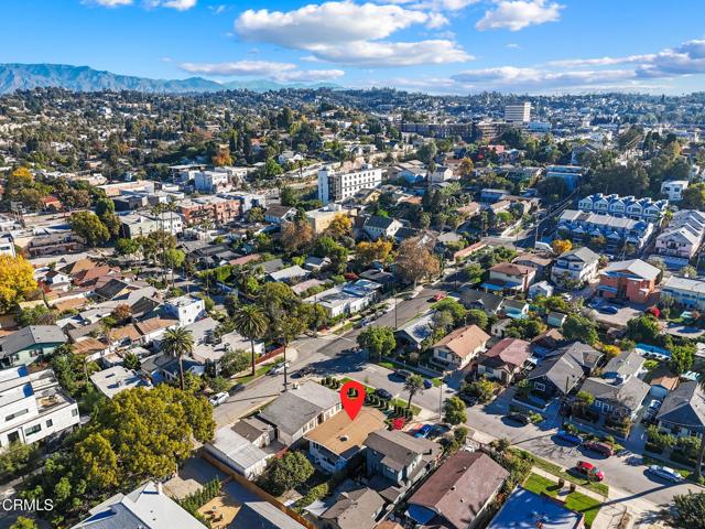 851 N Rampart Boulevard, Los Angeles CA: https://media.crmls.org/mediaz/32a33137-2b54-450f-bc84-9a3fea667280.jpg