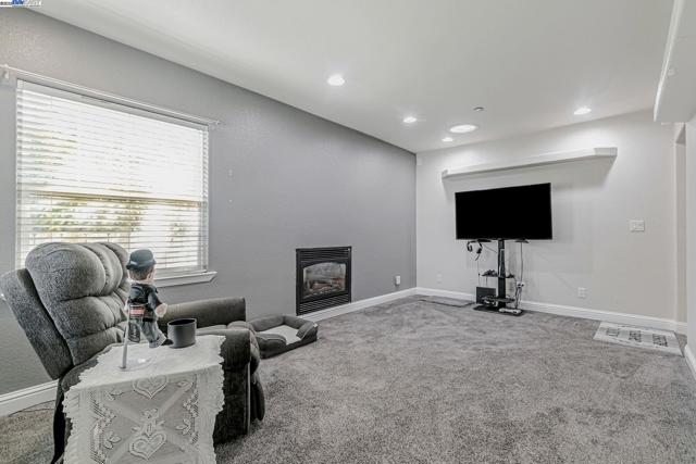 337 I St, Fremont CA: https://media.crmls.org/mediaz/32a35d0e-7fda-408b-94b8-71b7ce16f1dc.jpg