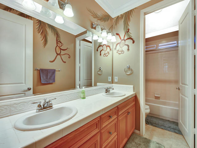 1333 Caspian Way, Oxnard CA: https://media.crmls.org/mediaz/32a38625-a3f4-40ed-8d48-824c1d0683cd.jpg