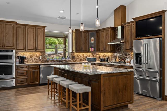 19553 Hidden Glen Road, Alpine CA: https://media.crmls.org/mediaz/32a3da1d-144c-4453-98d8-86f472b1b7b3.jpg