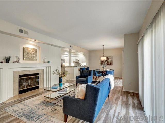 8641 Via Mallorca, La Jolla CA: https://media.crmls.org/mediaz/32a3ffa4-196e-4994-9cd9-f1b775c59a7f.jpg