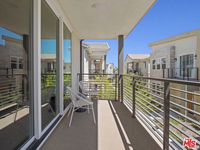 27717 Knoll View Place, Valencia CA: https://media.crmls.org/mediaz/32a407f4-65ee-4aa1-bae2-87a1e589e1b0.jpg
