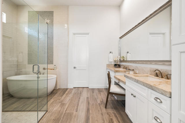 81350 Merv Griffin Way, La Quinta CA: https://media.crmls.org/mediaz/32a43d88-283a-4e75-bd7e-42e2c488cd1d.jpg