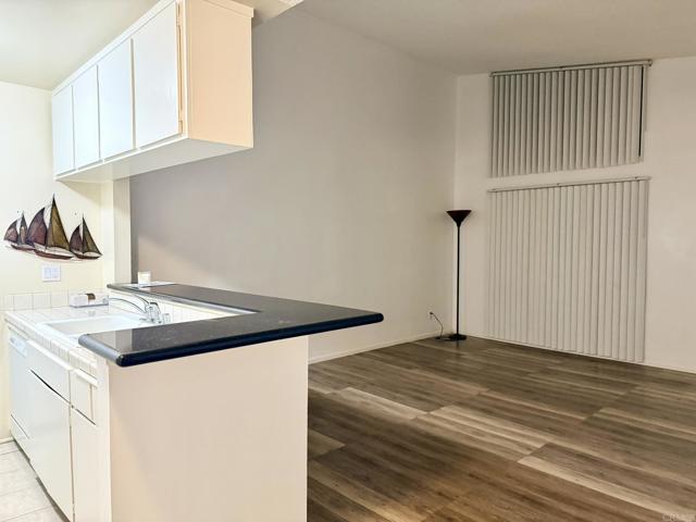 Detail Gallery Image 5 of 27 For 808 Coriander Dr #D,  Torrance,  CA 90502 - 1 Beds | 1 Baths