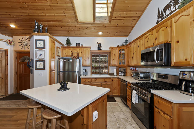 43259 Bow Canyon Road, Big Bear CA: https://media.crmls.org/mediaz/32a46a56-d788-458b-bc78-48b68565332c.jpg