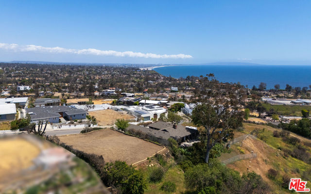 729 Enchanted Way, Pacific Palisades CA: https://media.crmls.org/mediaz/32a50980-6c02-4b58-8d5d-44c98afb8173.jpg