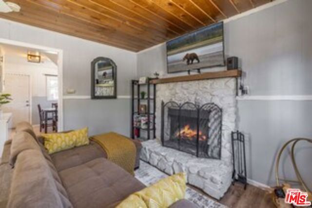 320 E Tiger Lily Drive, Big Bear City CA: https://media.crmls.org/mediaz/32a51b40-a9f1-45e1-b872-3f04ed097250.jpg