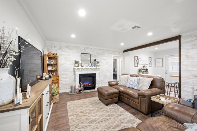 Detail Gallery Image 2 of 36 For 586 Del Mar Ave, Chula Vista,  CA 91910 - 2 Beds | 2 Baths