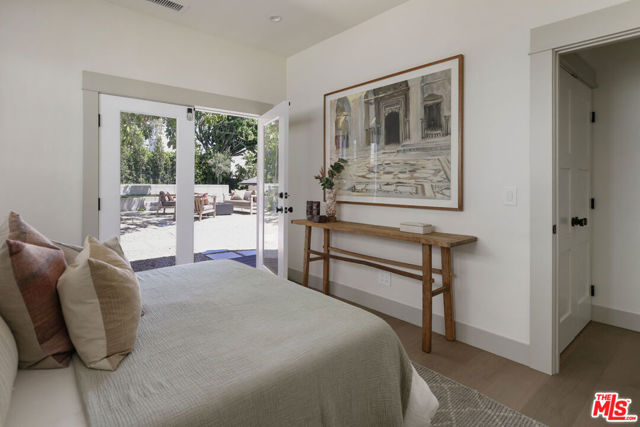 1644 Golden Gate Avenue, Los Angeles CA: https://media.crmls.org/mediaz/32a53710-d687-402f-8885-4a239daf1d48.jpg
