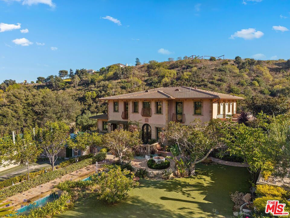 28305 Via Acero Street — architectural residence
