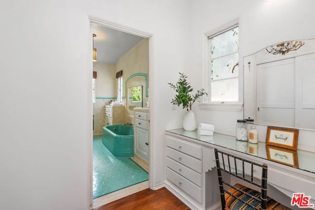 435 Loring Avenue, Los Angeles, California 90024, 4 Bedrooms Bedrooms, ,3 BathroomsBathrooms,Single Family Residence,For Sale,Loring,24464419