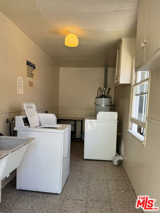 3745 S Victoria Avenue, Los Angeles CA: https://media.crmls.org/mediaz/32a5da85-7015-46bd-a44d-b8e8acf76fde.jpg