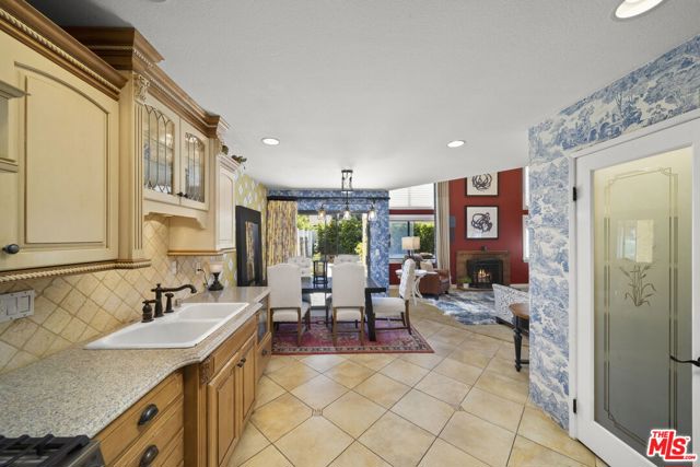 25685 Lupita Drive, Valencia CA: https://media.crmls.org/mediaz/32a5e057-b2b6-4813-bfcf-fe3879ecf155.jpg
