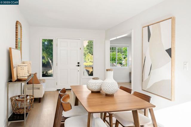 117 Montana Dr, Danville CA: https://media.crmls.org/mediaz/32a630a0-6b1e-404c-965e-a7e9cc3ad8d9.jpg