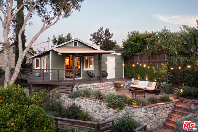 4825 Glenalbyn Drive, Los Angeles CA: https://media.crmls.org/mediaz/32a6bb16-3714-4967-a8ce-3ecd9b105b3c.jpg