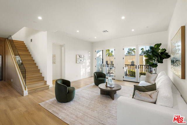1203 N Vista Street, West Hollywood CA: https://media.crmls.org/mediaz/32a6ed2f-0afa-4562-a5dd-13d3eddf8cf3.jpg