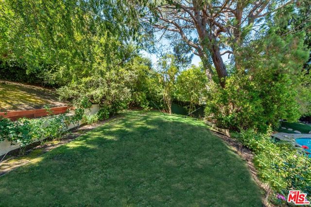 17040 Rancho Street, Encino CA: https://media.crmls.org/mediaz/32a7960a-051d-4cb1-b498-3ca255bd4d14.jpg
