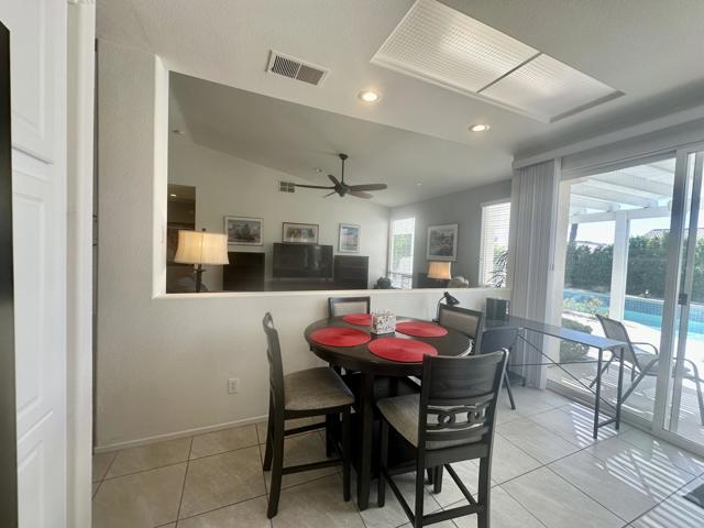 36 BREAKFAST AREA