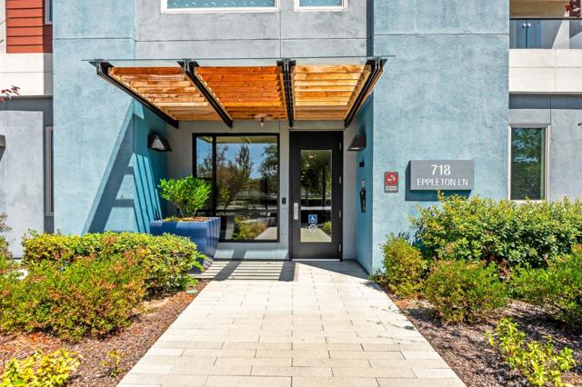718 Eppleton Lane, Foster City CA: https://media.crmls.org/mediaz/32a7fe4b-f4d0-483a-bd66-662e6bd53a0a.jpg