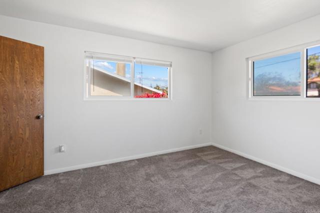 1565 Chestnut Avenue, Carlsbad CA: https://media.crmls.org/mediaz/32a844d4-7c7f-4530-a54a-71d8e8440519.jpg