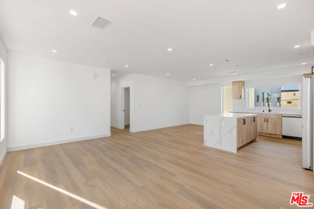 1616 S Sycamore Avenue, Los Angeles CA: https://media.crmls.org/mediaz/32a85e2b-0898-4d71-b8f8-b0c3c47a4926.jpg