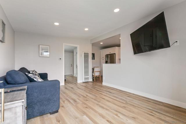 132 134 Phoebe St, Encinitas CA: https://media.crmls.org/mediaz/32a87b85-d325-4089-8014-437ef4291b2a.jpg
