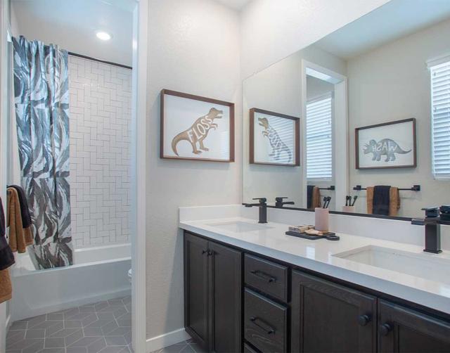 2426 Lake Club, Fairfield CA: https://media.crmls.org/mediaz/32a8a464-6e68-4697-b632-b8c05751cd7b.jpg