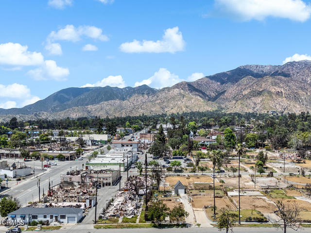 925 Beverly Way, Altadena CA: https://media.crmls.org/mediaz/32a8bef0-4f79-421b-9e6f-6620a9eddaca.jpg
