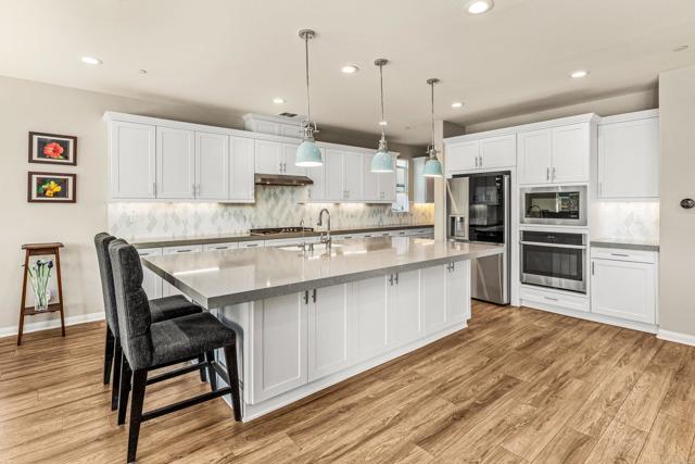 Detail Gallery Image 5 of 52 For 2880 Livery Pl, Escondido,  CA 92029 - 5 Beds | 4 Baths