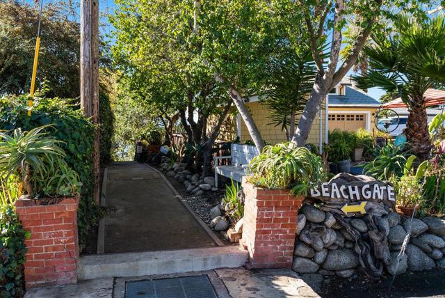 734 Seacliff Drive, Aptos CA: https://media.crmls.org/mediaz/32a93015-6756-4895-b366-561efcc0aa3a.jpg