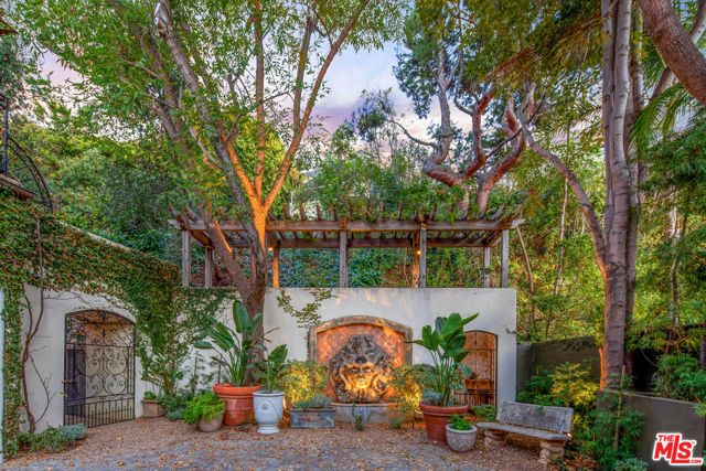 1090 RAVOLI Drive photo 4