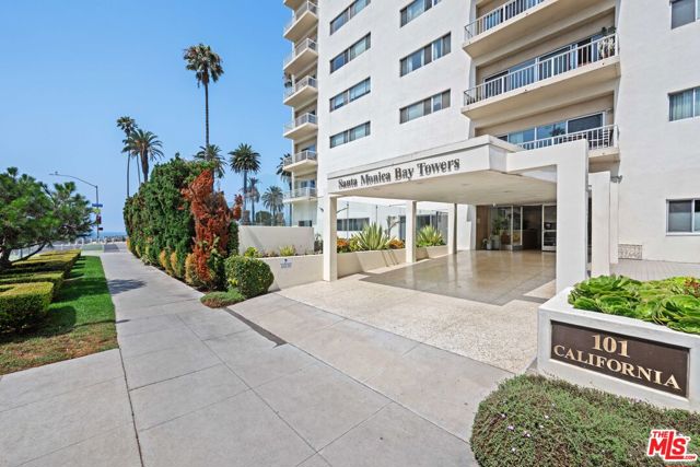 101 California Avenue, Santa Monica CA: https://media.crmls.org/mediaz/32a9beef-75df-417f-acf1-3a8894fcc8b0.jpg