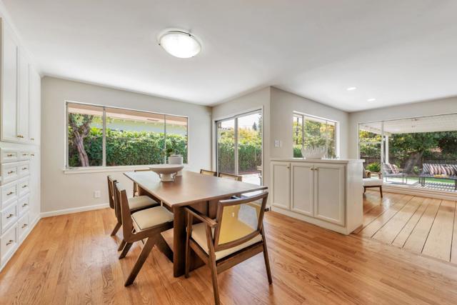 171 E Creek Drive, Menlo Park CA: https://media.crmls.org/mediaz/32aa5b13-ea3b-46b7-af73-9b206a041886.jpg